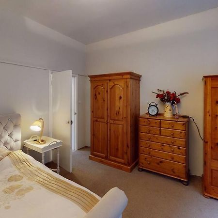 Spacious One Bedroom Flat West Hoathley 외부 사진
