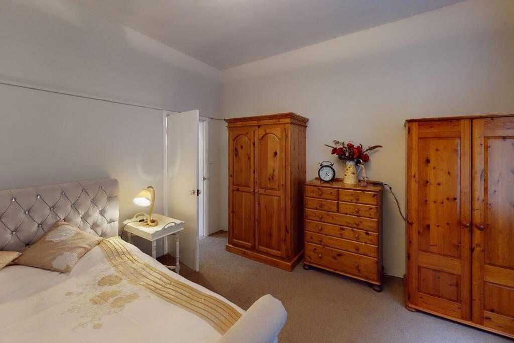 Spacious One Bedroom Flat West Hoathley 외부 사진