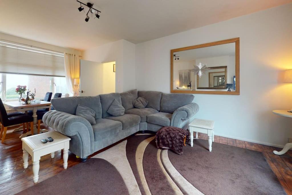 Spacious One Bedroom Flat West Hoathley 외부 사진