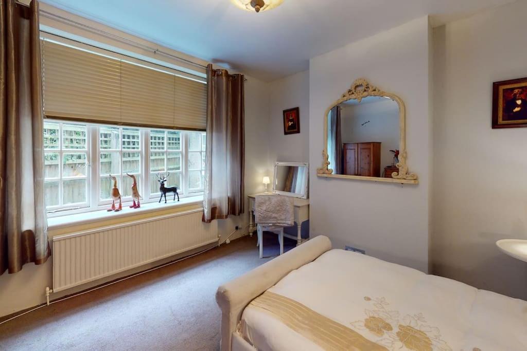 Spacious One Bedroom Flat West Hoathley 외부 사진