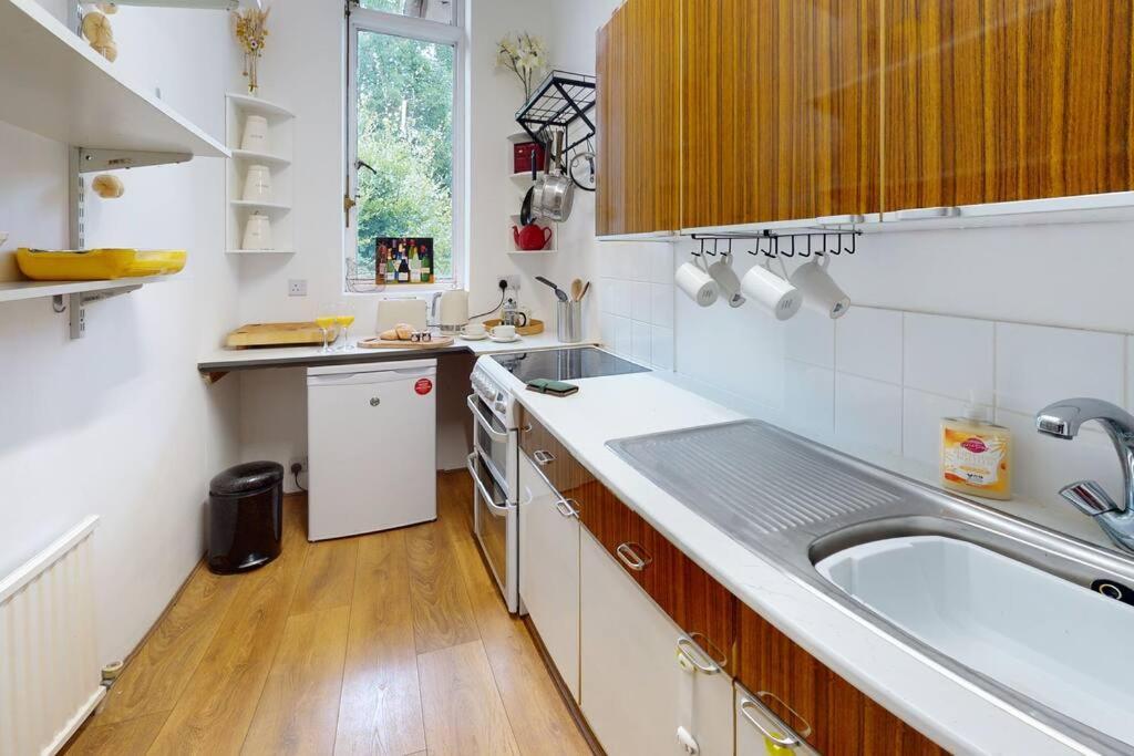 Spacious One Bedroom Flat West Hoathley 외부 사진